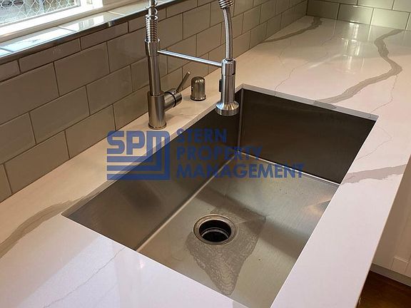 4th image of 3018 Asbury St #1