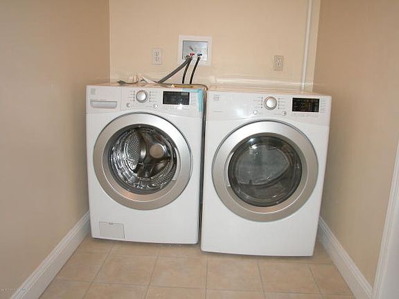 4th image of 1655 Whittier Ave