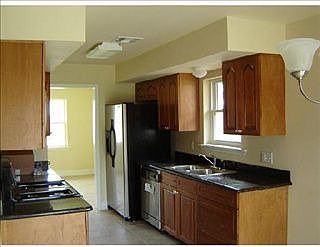 4th image of 2904 Bradbury St