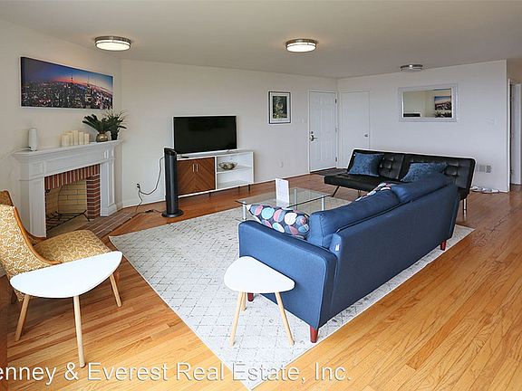 4th image of 159 Oakridge Dr
