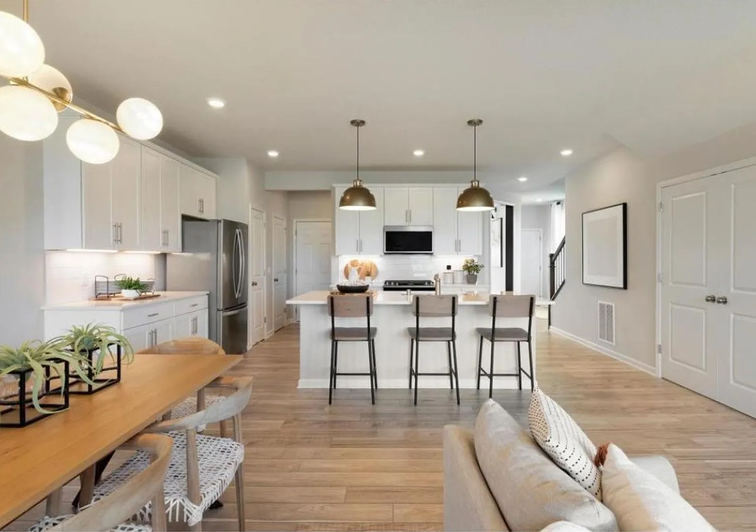 Sparkling 3bed 3bath in Eagan! — Photo 2