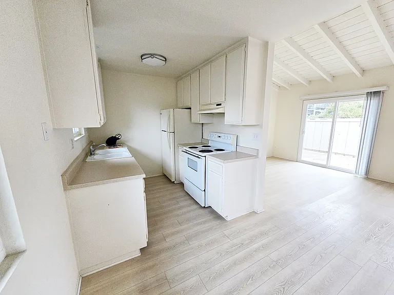 3080 Lincoln St — Photo 4