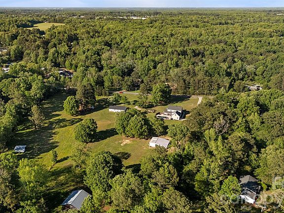 5th image of Hilton Rd