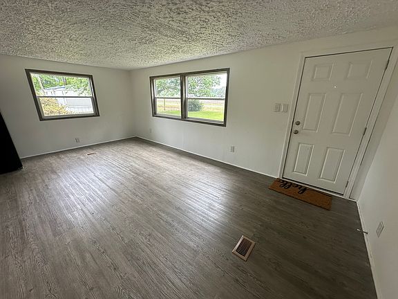 3rd image of 1865 Haddock Rd