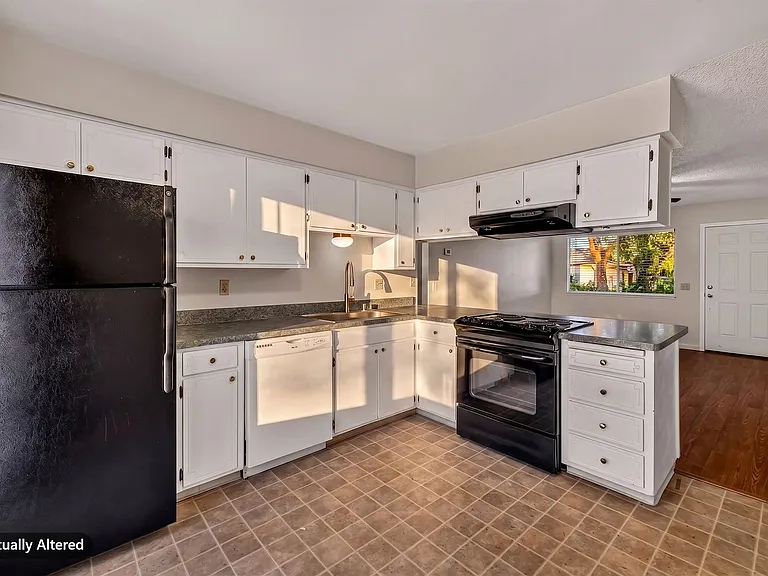 116 W Shasta Ave — Photo 4