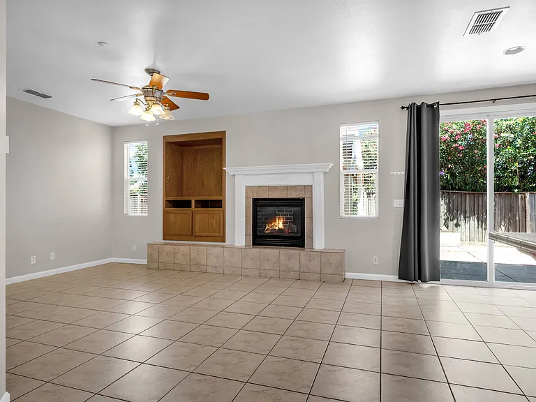 1605 Laugenour Dr — Photo 6