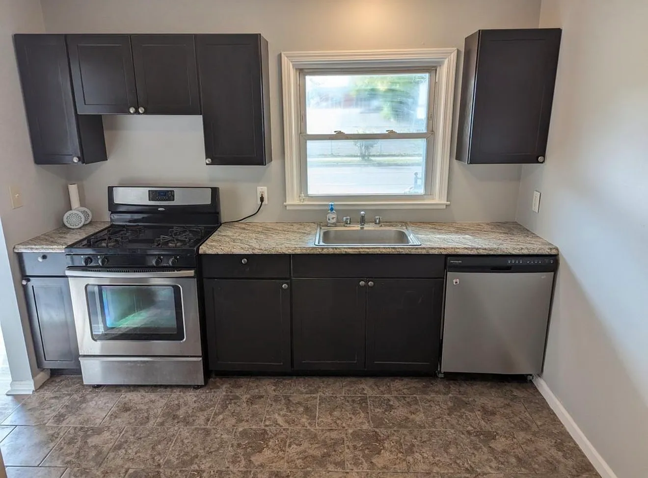3 bed, 800 sqft, $1,495 — Photo 2