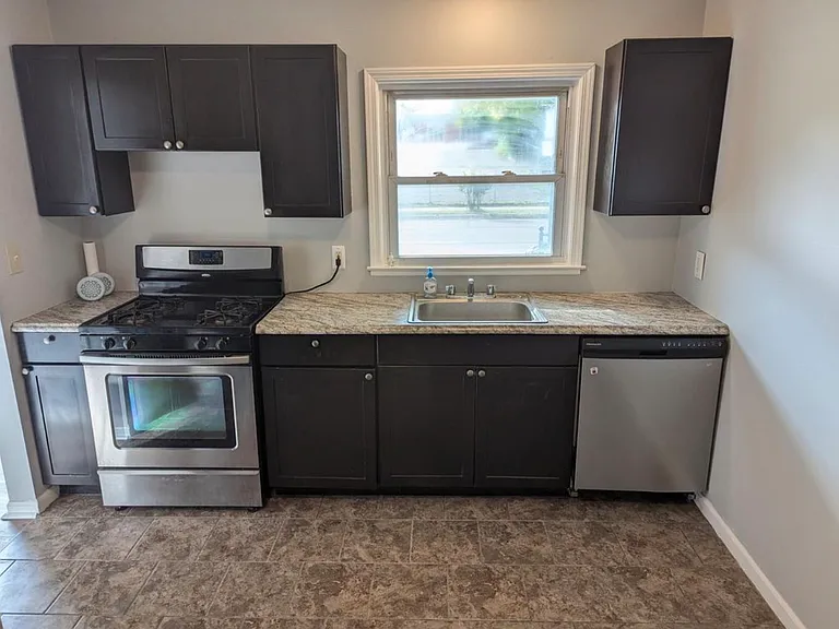 74 Northbound Gratiot Ave #1/2 — Photo 2