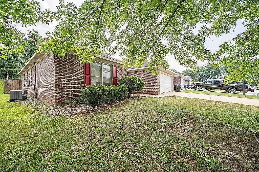 3 bed, 1544 sqft, $1,800 — Photo 3