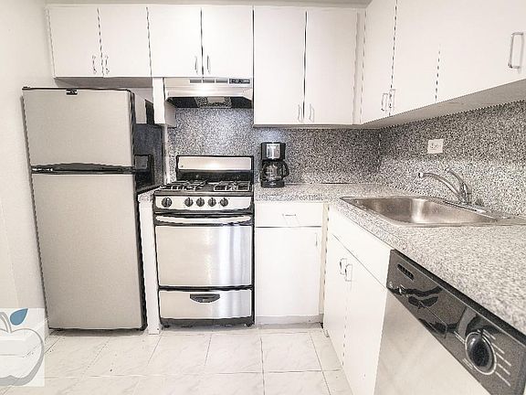 4th image of 424 W 57th St APT 3C