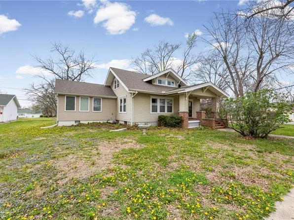 602 Oak St, Wellsville, KS 66092