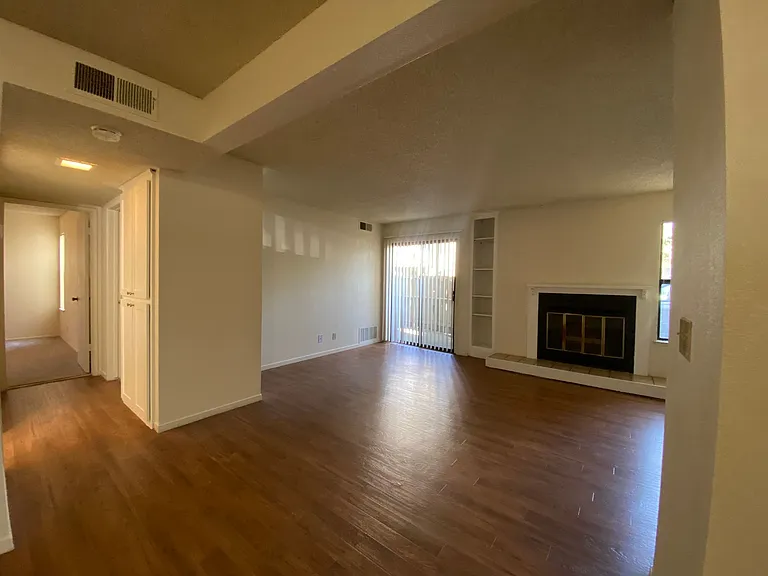 Eastlake Apartments — Photo 13