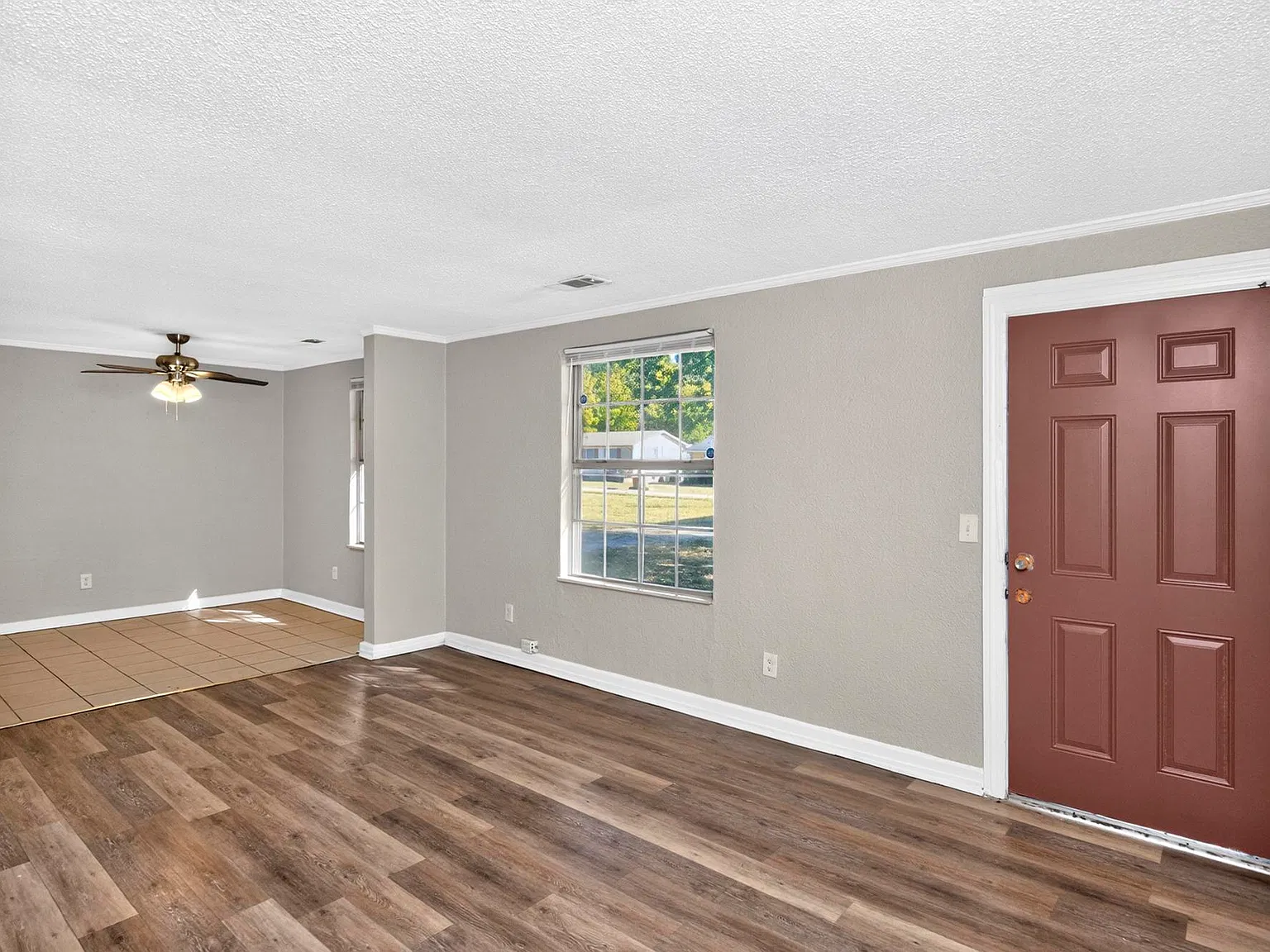 3 bed, 1107 sqft, $2,000 — Photo 3