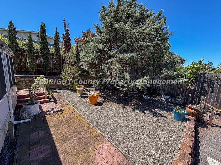 691 Manzanita Dr — Photo 11