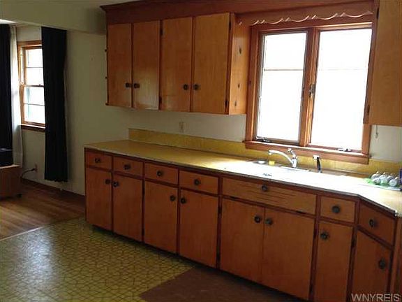 5th image of 50 Woodlane Dr