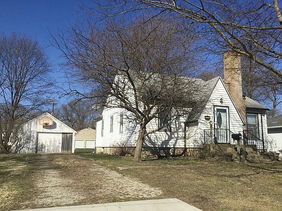 3rd image of 124 W Jackson Ave