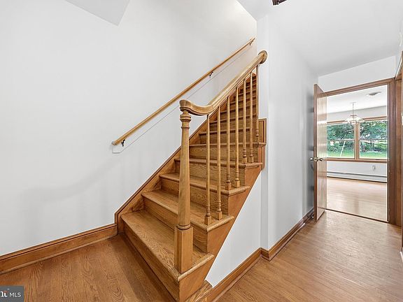 3rd image of 3297 Raymonds Way