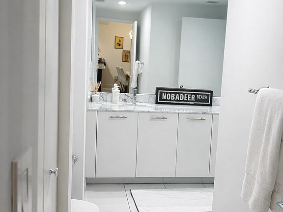 5th image of 55 SE 6th St APT 2203