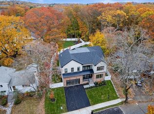 16 Dorcar Rd, Chestnut Hill, MA 02467