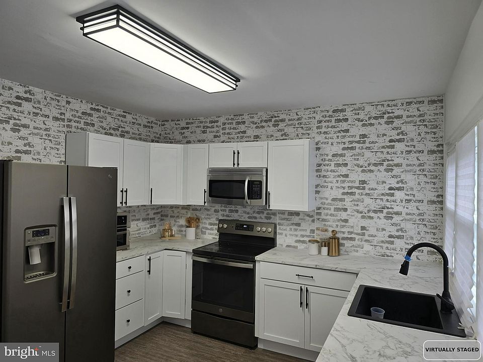 2nd image of 4444 Fleming St