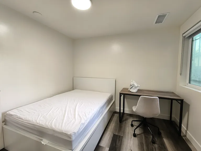 1280 W 37th Pl #D1S — Photo 11