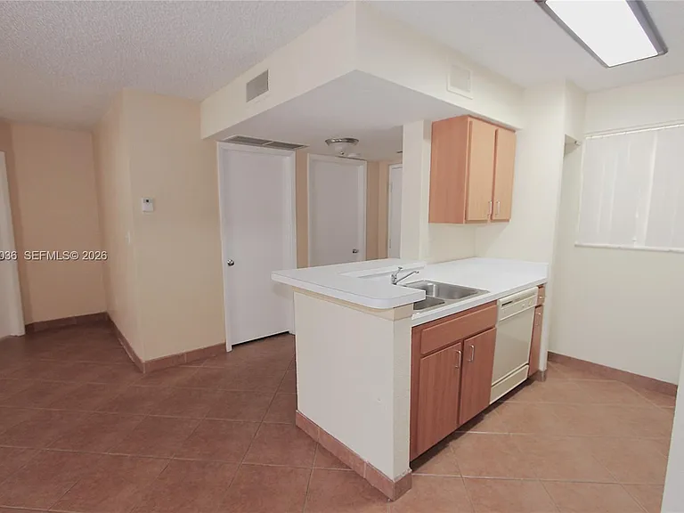 2890 N Oakland Forest Dr #206 — Photo 7