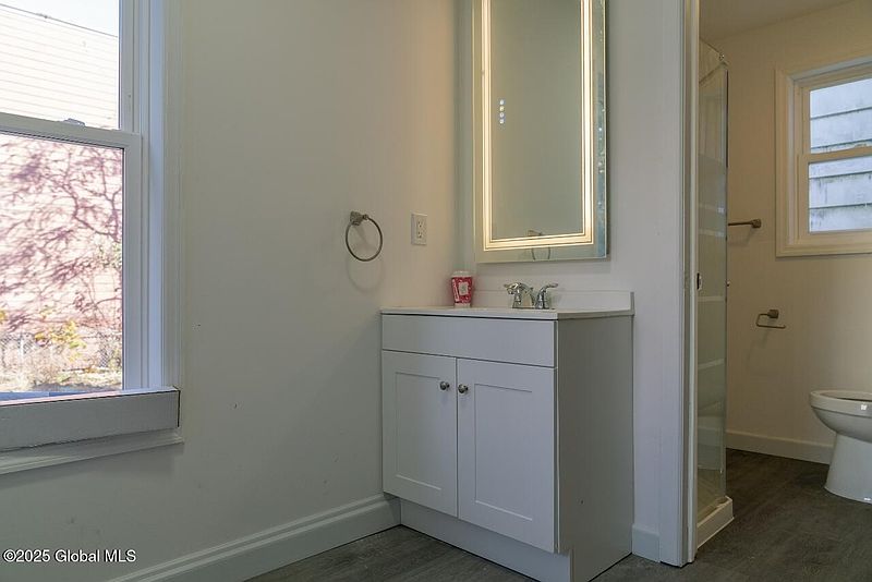5th image of 1621 Highland Avenue