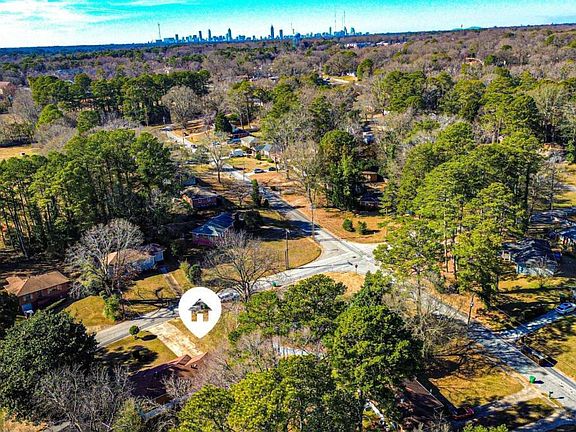 3rd image of 2162 Holly Hill Dr