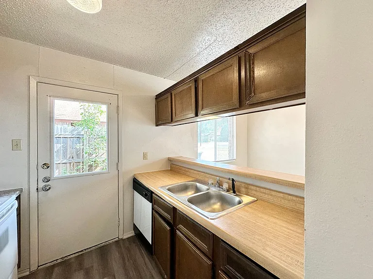 2101 Robert E Lee Dr — Photo 8