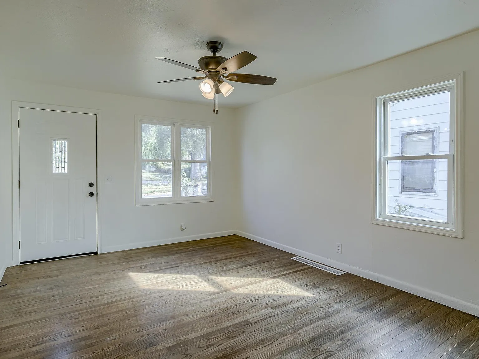2 bed, 768 sqft, $1,250 — Photo 3