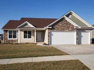 34 Blackstone Cir, Le Claire, IA 52753
