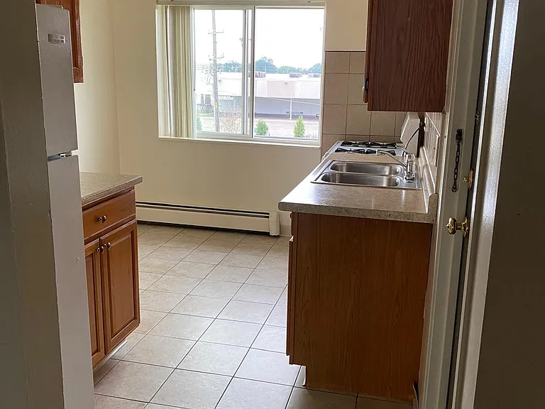 361 Hawthorne Cir — Photo 9