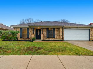 325 Juniper Dr, Arlington, TX
