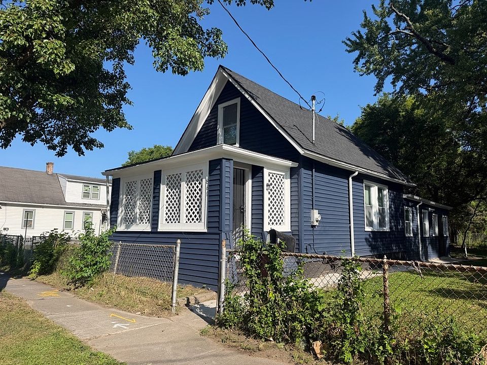 1st image of 860 Clifford Ave