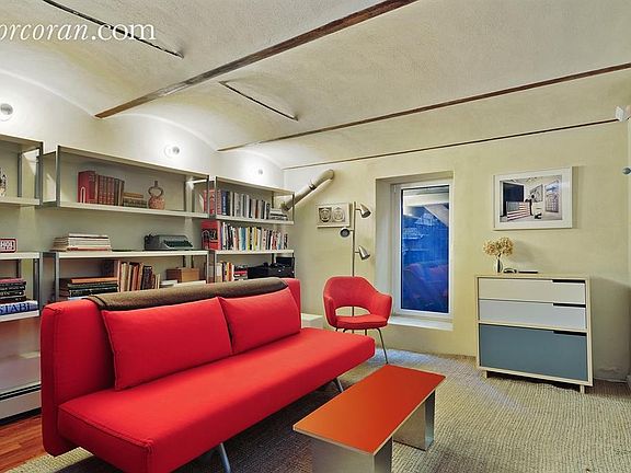 4th image of 211-213 E 3rd St #1R