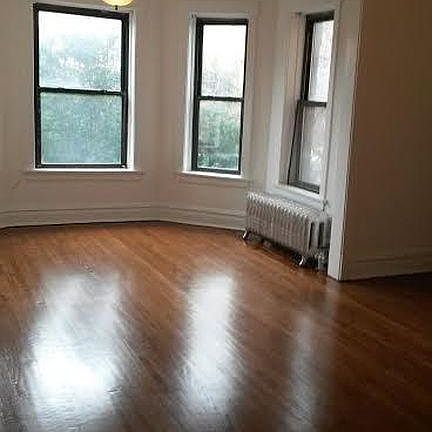 3rd image of 4754 N Malden St #2