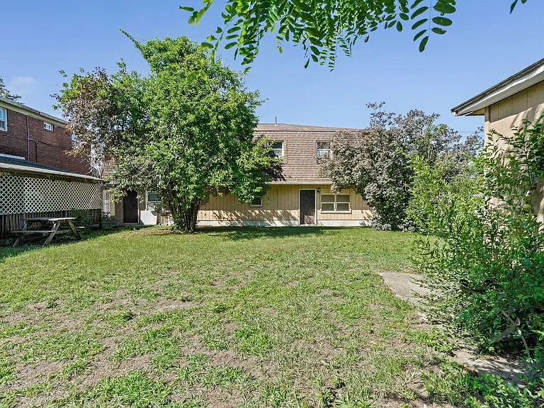 2451 Albany St — Photo 15