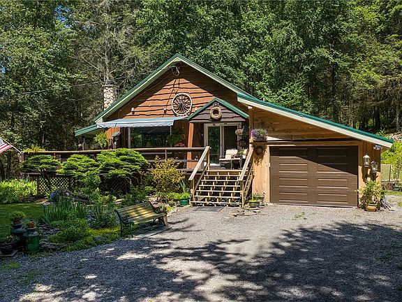 4th image of 747 Crystal Meadows Rd