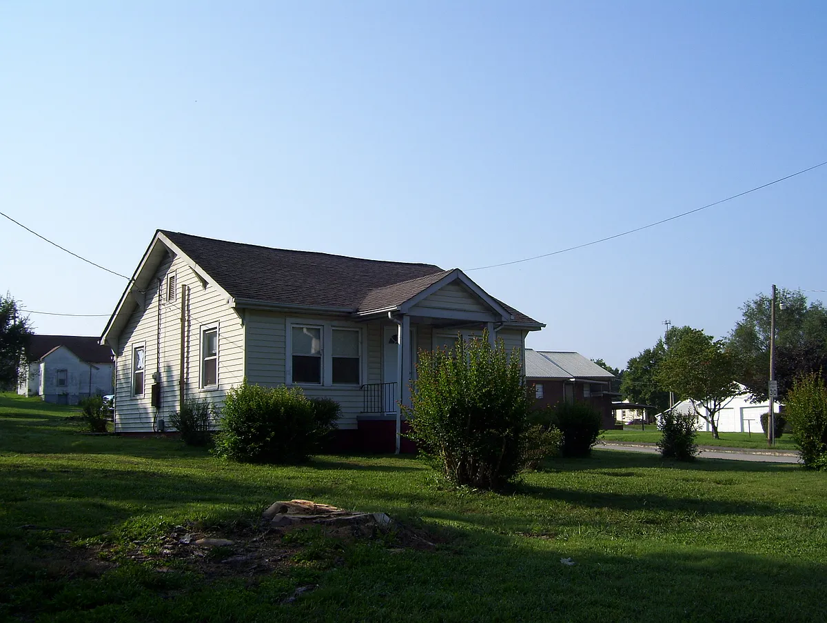 Building Photo - 748 E Lincoln Rd