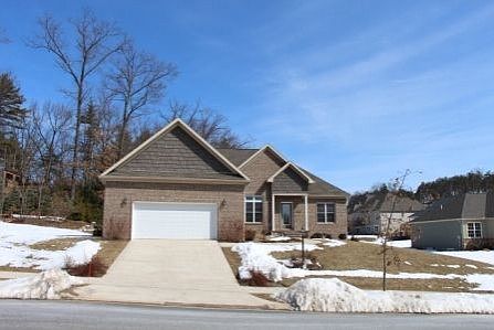 1st image of 127 Scarlet Oak Cir