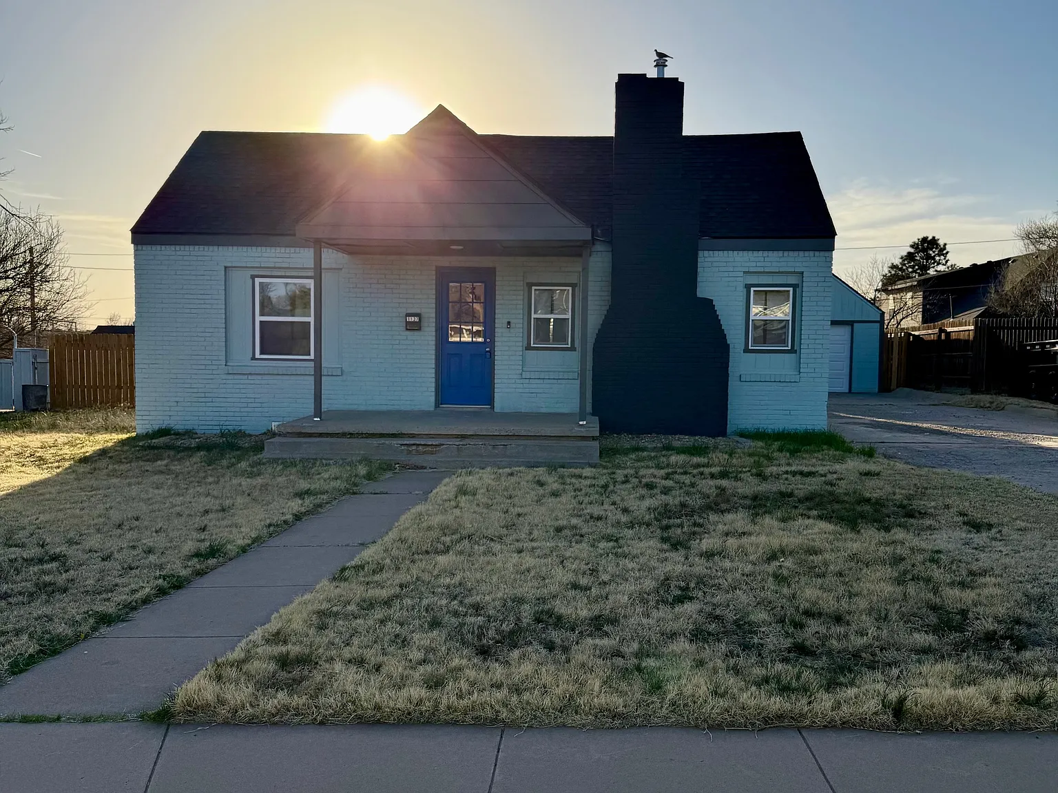 1137 N Russell St — Photo 1