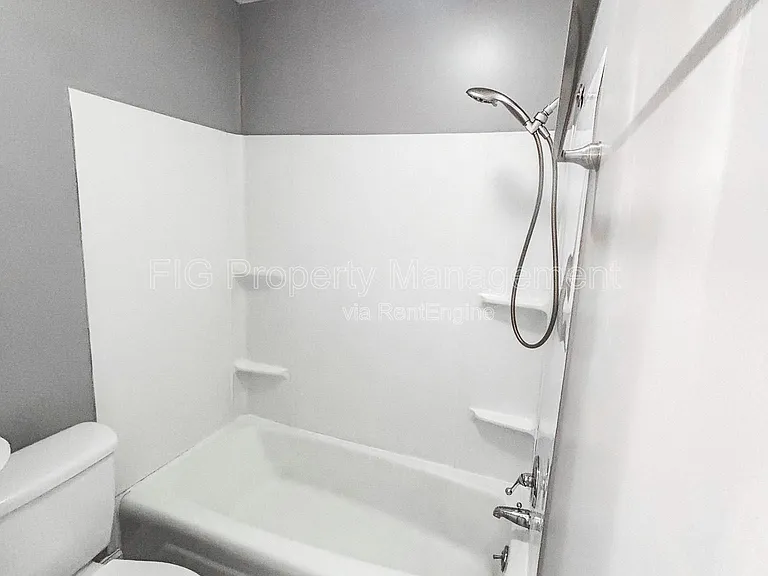 1433 Stratford Rd #6 — Photo 3