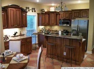 10348 Green Forest Dr, Hernando, MS 38632