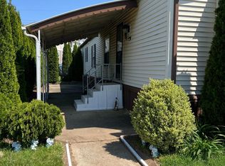 6 Maple Dr, Sicklerville, NJ 08081