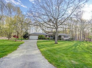 73 Hallsey Ln, Woodbridge, CT 06525