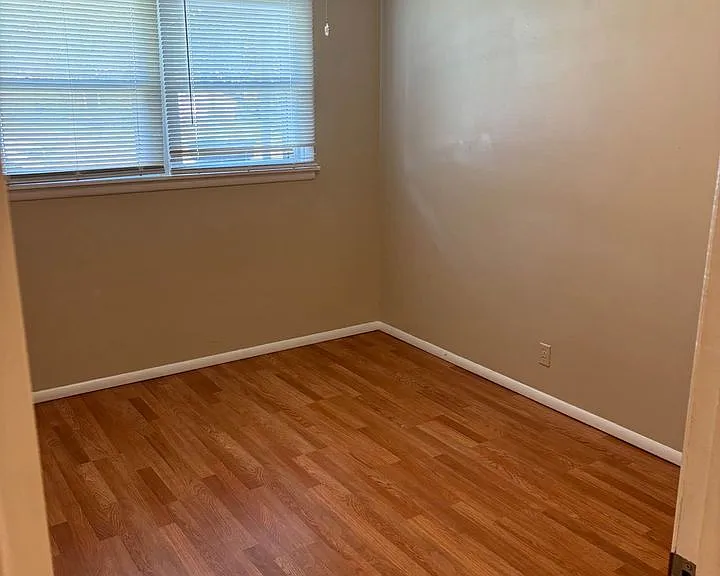 2208 N Ball Ave — Photo 4