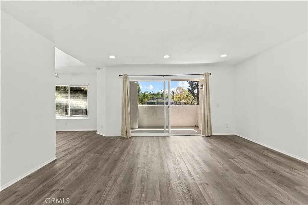 2 bed, 958 sqft, $2,995 — Photo 3
