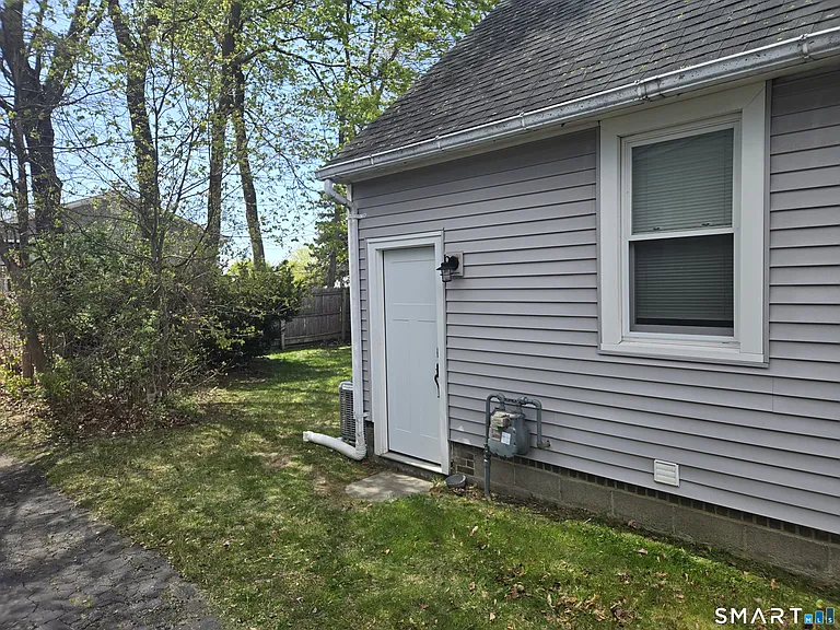 275 Burnsford Ave — Photo 7
