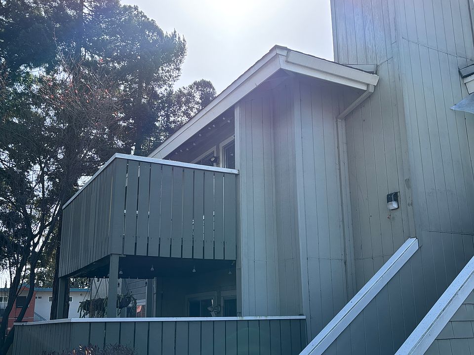 Upper Level Unit with balcony