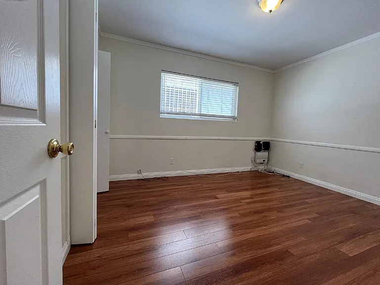 4447 W 172nd St — Photo 9